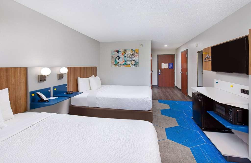 Microtel Inn & Suites Columbus North Chambre photo