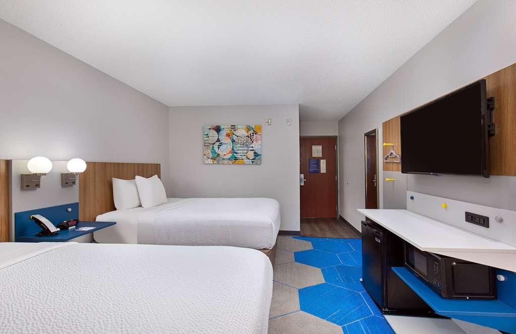 Microtel Inn & Suites Columbus North Chambre photo